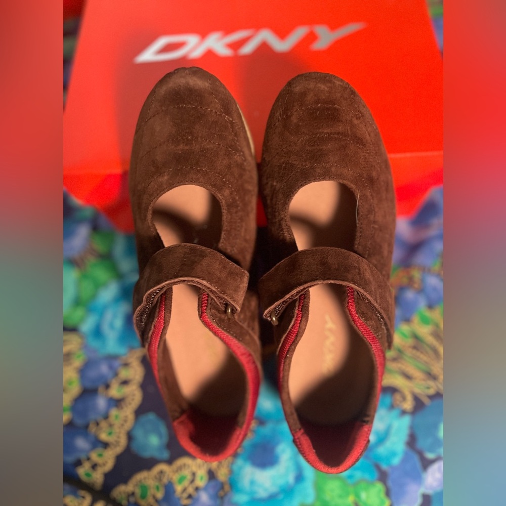 CLEARANCE - ANY 2 PAIRS OF SHOES $35 DKNY Scarsdale Suede shoe size 6.5